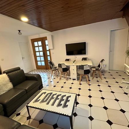 Agreable Appartement Dans Une Maison Saint-Denis  Exteriör bild