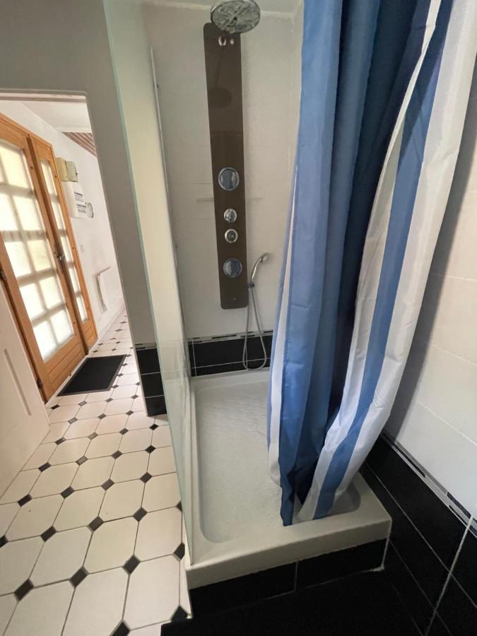 Agreable Appartement Dans Une Maison Saint-Denis  Exteriör bild
