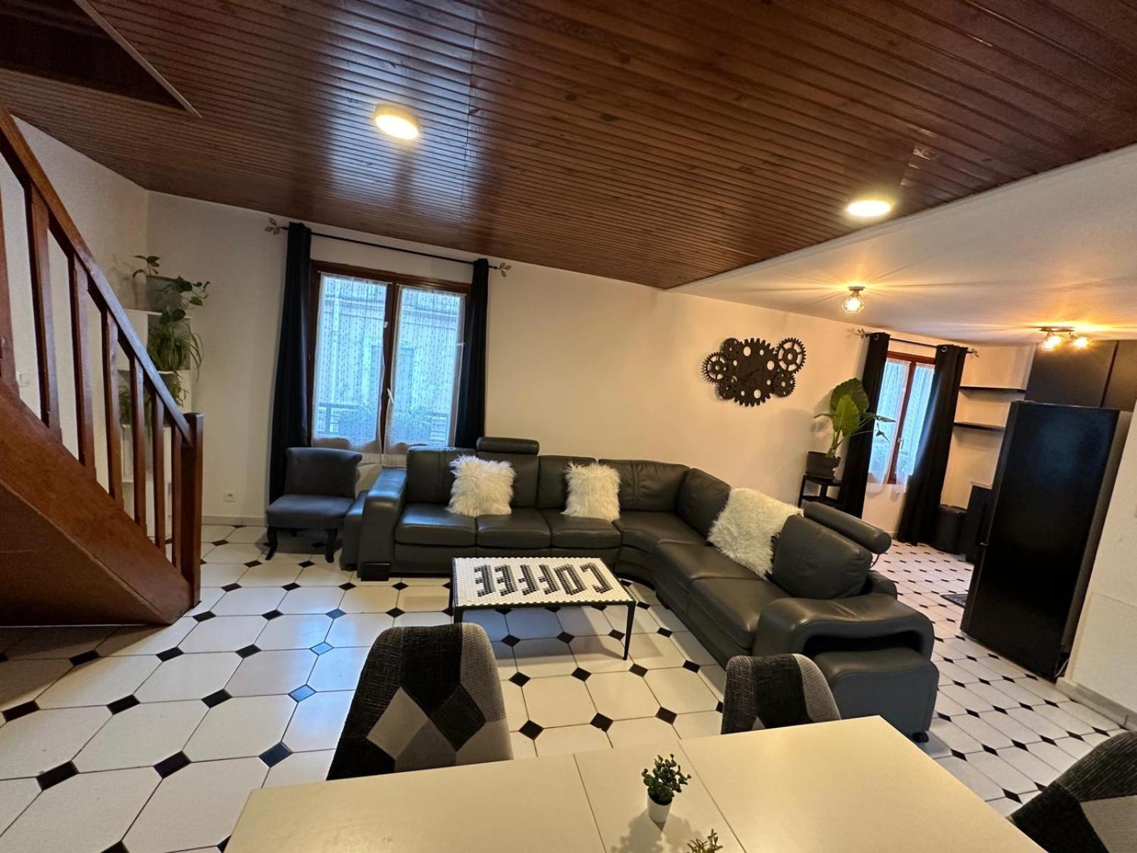 Agreable Appartement Dans Une Maison Saint-Denis  Exteriör bild