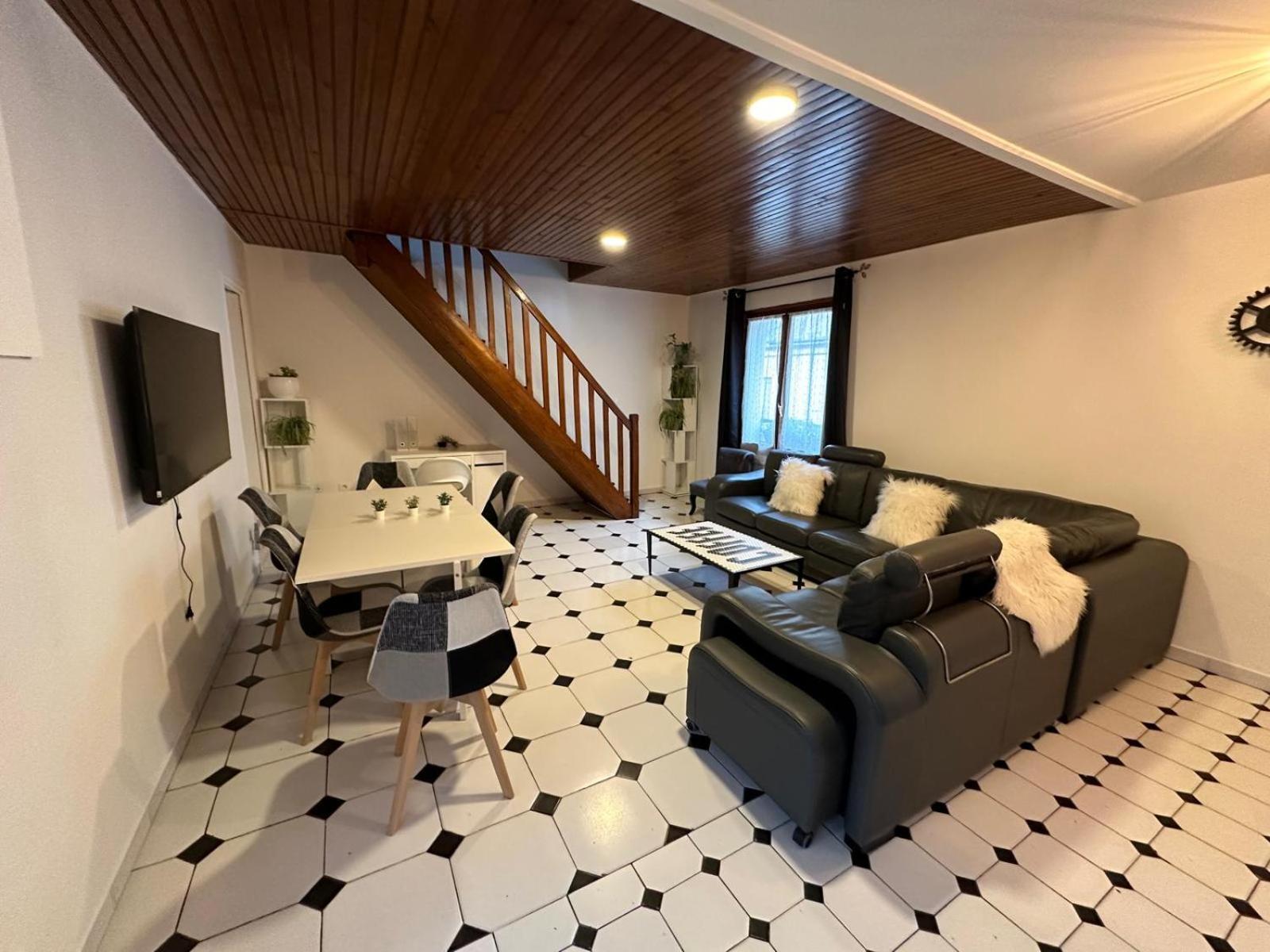 Agreable Appartement Dans Une Maison Saint-Denis  Exteriör bild