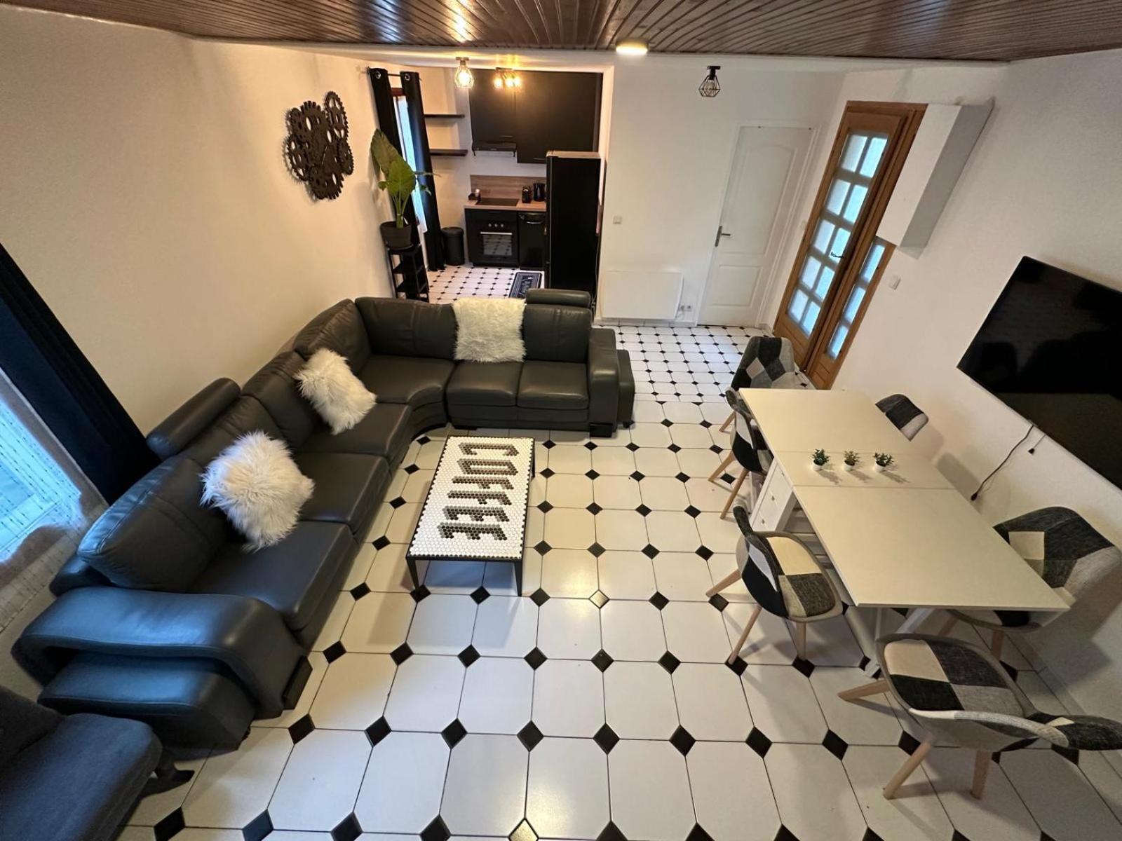 Agreable Appartement Dans Une Maison Saint-Denis  Exteriör bild