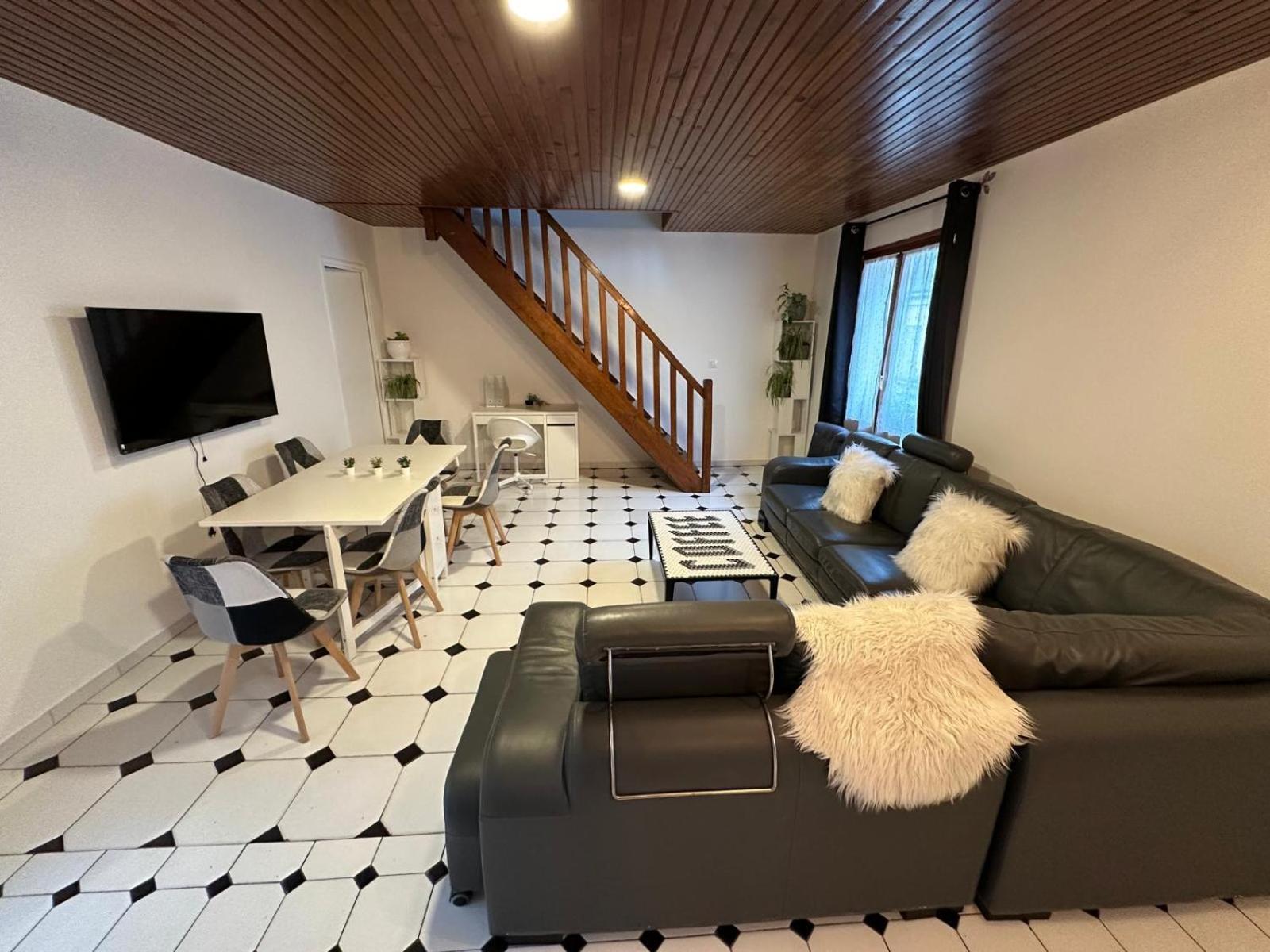 Agreable Appartement Dans Une Maison Saint-Denis  Exteriör bild