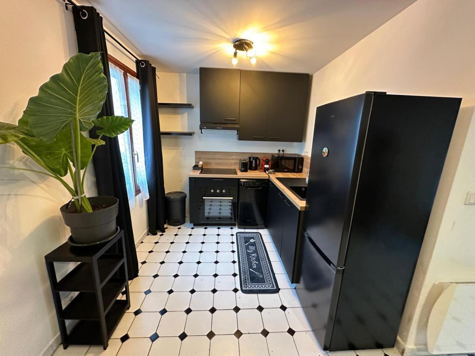 Agreable Appartement Dans Une Maison Saint-Denis  Exteriör bild