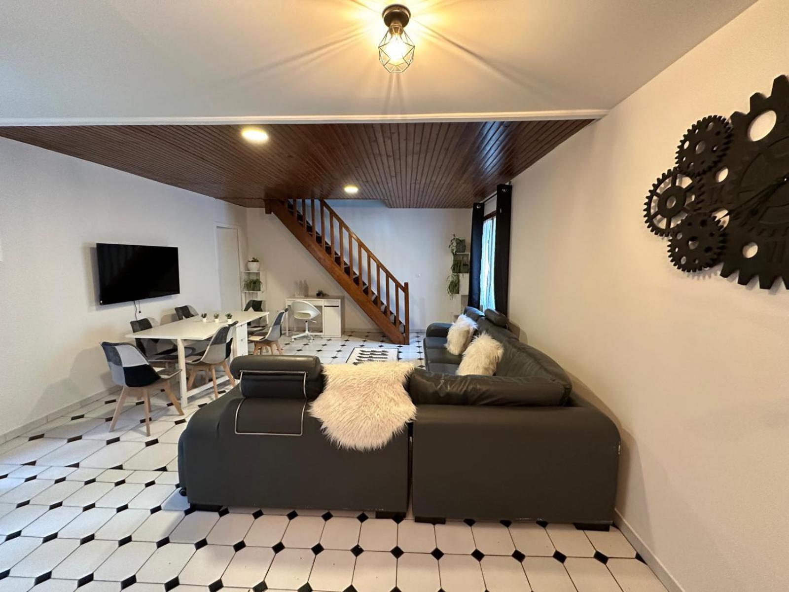 Agreable Appartement Dans Une Maison Saint-Denis  Exteriör bild